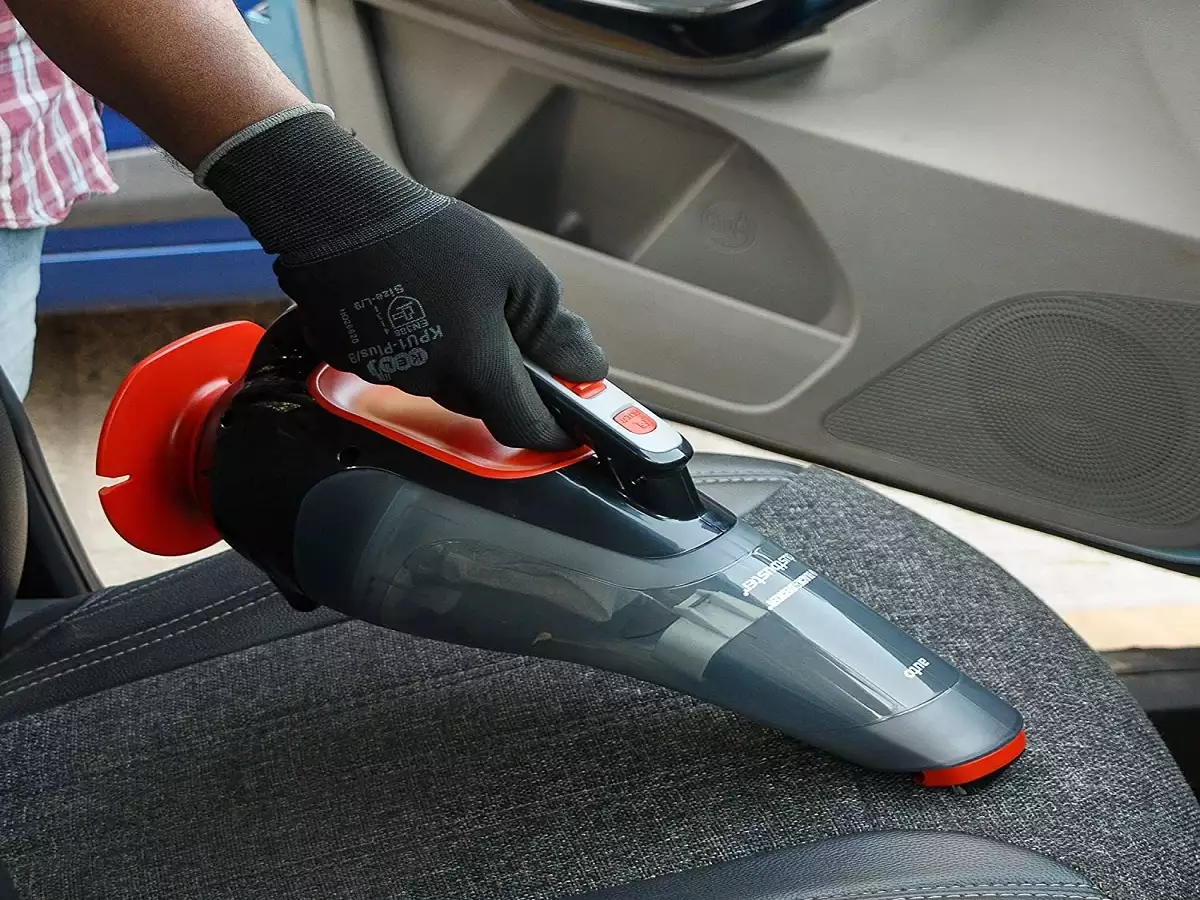 Nandi Car Accessories - Service - Car Vacuum Cleaner